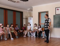 Çocuk Sinema Okulu'nda Dersler Basladi
