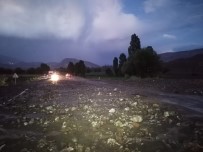 Saganak Yagis Sele Neden Oldu, Karayolu Ulasima Kapandi