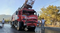 Yangin Bölgesinde Freni Bosalan Itfaiye Araci Tira Çarpti, Iki Itfaiye Eri Yaralandi