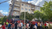 GÜVENLİK ÖNLEMİ - Aksaray'da 4 Katli Apartmanin Terasinda Yangin Panigi