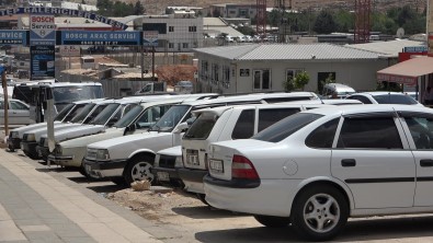 Aylar Sonra Kurulan 2. El Oto Pazari'nda Beklenen Hareketlilik Yasanmadi
