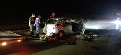 Elektrik Diregine Çarpan Otomobil Takla Atti