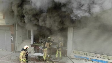 Esenyurt'ta Mobilya Dükkaninda Korkutan Yangin