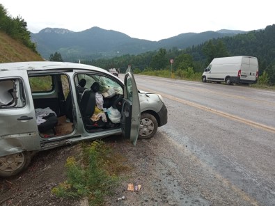 Hafif Ticari Araç Devrildi Açiklamasi 1 Ölü, 1 Yarali