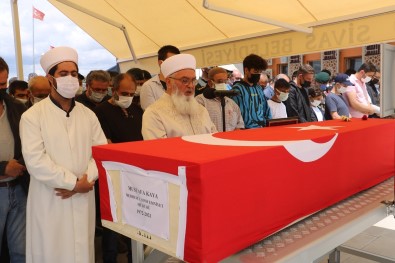 Hayatini Kaybeden Özel Harekat Sube Müdürü Topraga Verildi