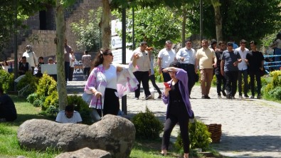 Ilk Normallesme Hafta Sonunda Vatandaslar Disariya Akin Etti