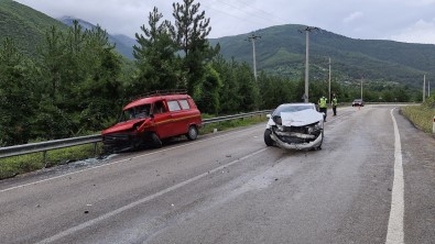 Karabük'te 4 Ayri Trafik Kazasi Açiklamasi 2'Si Çocuk Biri Agir 8 Yarali