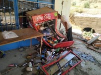 ERMENEK - Mersin'de Kontrolden Çikan Otomobil Is Yerine Çarpti Açiklamasi 5 Yarali