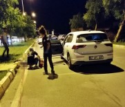 VOLKSWAGEN - Otomobil Ile Elektrikli Bisiklet Çarpisti Açiklamasi 2 Genç Hayatini Kaybetti