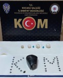 KÖRFEZ - Polis Ekiplerinin Durdurdugu Araçta Degerli Tas Ve Tarihi Eser Ele Geçirildi