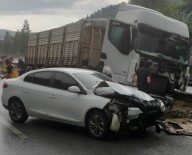 EBRAR - Samsun'da Otomobil Tir Ile Çarpisti Açiklamasi 1 Yarali