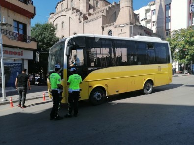 Aksaray'da Toplu Tasimada Trafik Güvenligi Uygulamalari Sürüyor