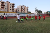 AMATÖR - Antrenör Muhtar Aziz Filiz, Mahalledeki Çocuklara Ücretsiz Futbol Kursu Veriyor