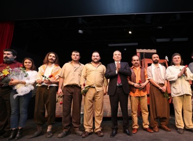 Denizli Büyüksehir Tiyatrosu Perdelerini Açiyor