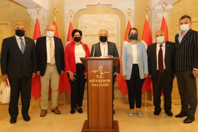 Dominik Büyükelçisi Lora, Vali Becel'i Ziyaret Etti