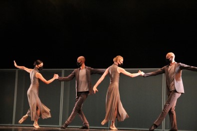 Dünyayi Kasip Kavuran Pandemi Baleyle Sahneye Tasiniyor