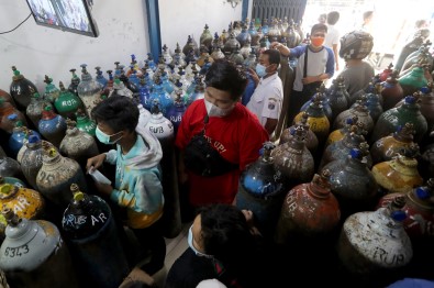 Endonezya'da Hastanede Oksijen Faciasi Açiklamasi 63 Ölü