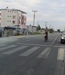 MOTOSİKLET SÜRÜCÜSÜ - Igdir'da Motosiklet Sürücüsü Trafikte Tehlike Saçti