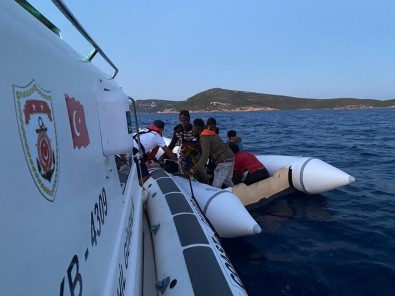 Izmir Açiklarinda 81 Düzensiz Göçmen Kurtarildi