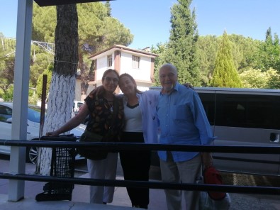 Izmirli Sanatçi, Karacasu'daki Çalistayda Kalbine Yenildi