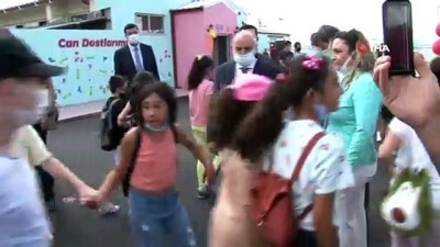 Keçiören'de Ilkokul Ögrencileri Üstü Açik Otobüsle Gezi Yapti