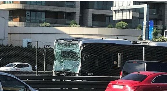 İki metrobüs çarpıştı!