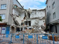 GÜVENLİK ÖNLEMİ - Sancaktepe'de Yikim Sirasinda Zarar Gören 4 Katli Bina Bosaltildi