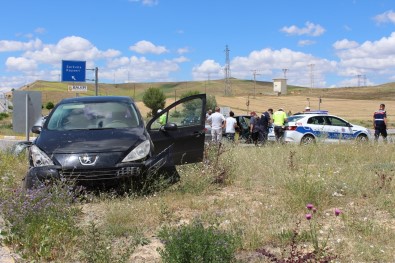 Sivas'ta Otomobiller Çarpisti Açiklamasi 1 Yarali