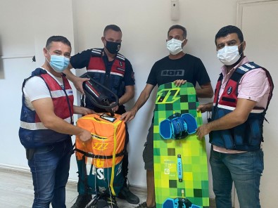 Sörf Yaparken Hirsizlar Malzemelerini Çaldi