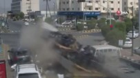 Suudi Arabistan'da Tir Kirmizi Isikta Bekleyen Araçlari Biçti Açiklamasi 2 Ölü, 2 Yarali