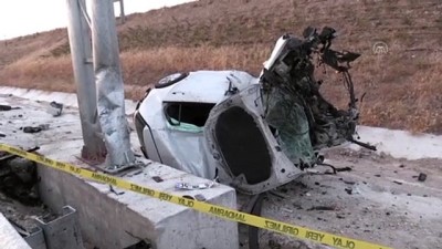 Aksaray'da Otomobil Sarampole Devrildi Açiklamasi 2 Ölü, 1 Yarali