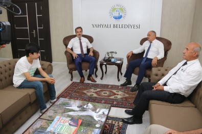 Baskan Esat Öztürk LGS Birincisini Tebrik Etti