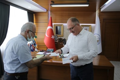 Baskan Kurban Vekaletini Hayat Agaci Dernegine Verdi