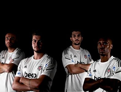 Beşiktaş gaza bastı! 4 imza birden...!!!
