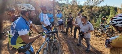 Bisiklet Tutkunlari Yanan Orman Alanlarini Gezdi