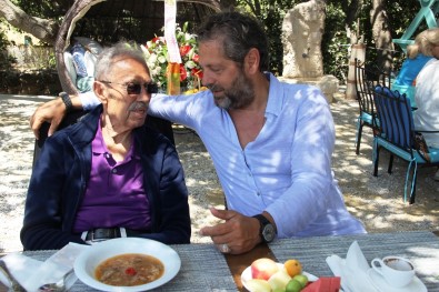 Bora Gencer Açiklamasi 'Baba Ogul Müzisyen Olmak Çok Zor'