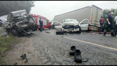 Bursa'da Hafif Ticari Araç Ile Otomobil Çarpisti Açiklamasi 4 Ölü, 5 Yarali