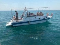 DENİZ POLİSİ - Denizde Arizalan Teknedeki 6 Yabanci Ve Mürettebati Deniz Polisi Kurtardi