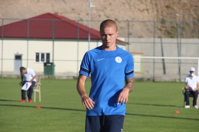 Holmen Açiklamasi 'Rizespor'a Gelmemde Abimin Büyük Bir Payi Var'