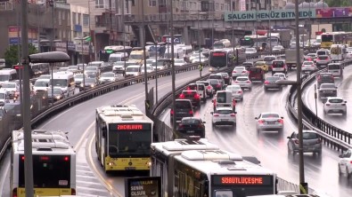 Istanbul Güne Yagmurla Uyandi