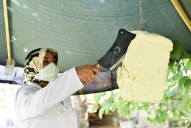 Kadin Girisimci Üçüncü Kusak Dondurma Ustasi Olarak Meslegi Sürdürüyor