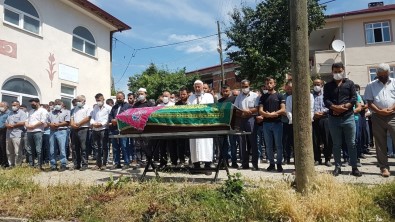 Karnindaki Bebegi Ile Ölen Genç Kadinin Topraga Verildi