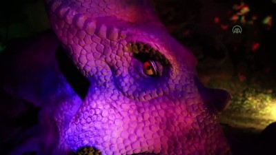 Kayseri Bilim Merkezi'ndeki Dinozor Sergisi Ziyaretçilerini Milyonlarca Yil Öncesine Götürüyor