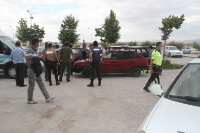 Konya'da Kursunlanan Otomobilin Sürücüsü Yaralandi
