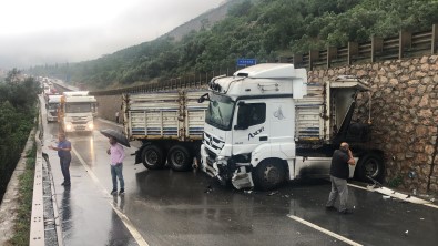 Kuvvetli Saganak Yagisin Sebep Oldugu Kaza D-100'Ü Trafige Kapatti