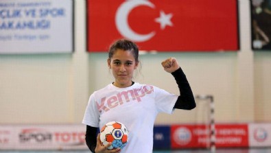 Merve Akpınar Kimdir? Merve Akpınar Kaç Yaşında? Hentbolcu Merve Akpınar Kimdir?