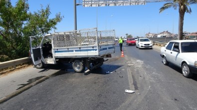 (ÖZEL) Açilan Motor Kaputunu Hareket Halinde Kapatmak Isterken Kaza Yapti