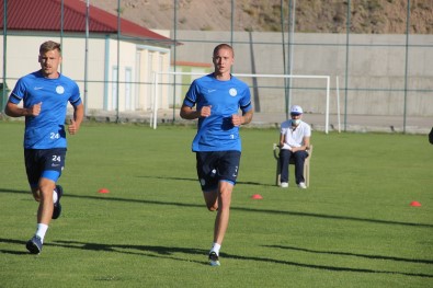 Holmen Açiklamasi 'Rizespor'a Gelmemde Abimin Büyük Bir Payi Var'