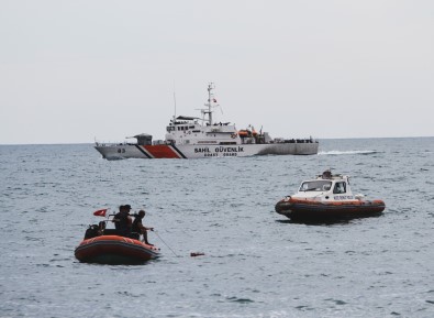 Rize'de Denizde Kaybolan Sahsi Arama Çalismalari Güçlükle Devam Ediyor