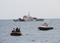 SAHİL GÜVENLİK - Rize'de Denizde Kaybolan Vatandas Için Baslatilan Arama Çalismalari Güçlükle Devam Ediyor